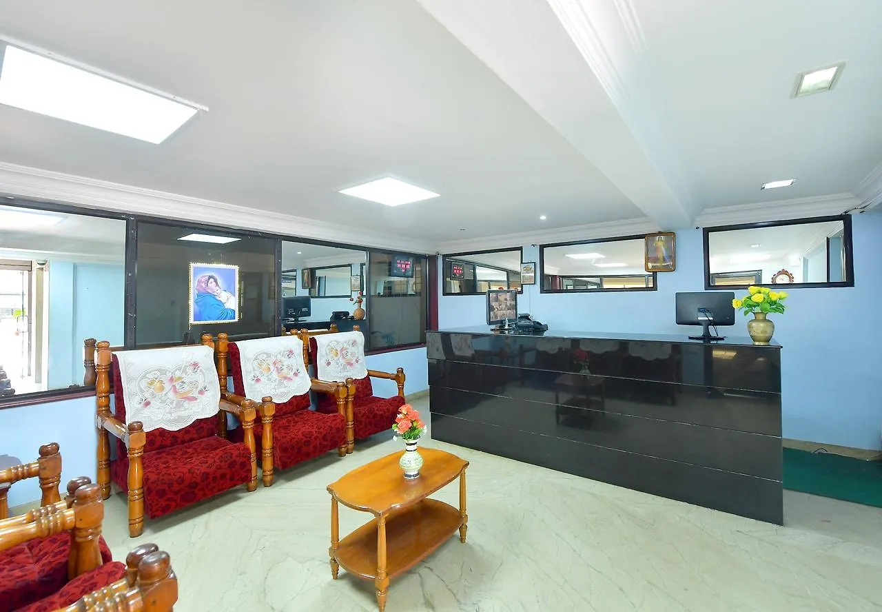 טריואנדרום Hotel Elisa International Tourist Home